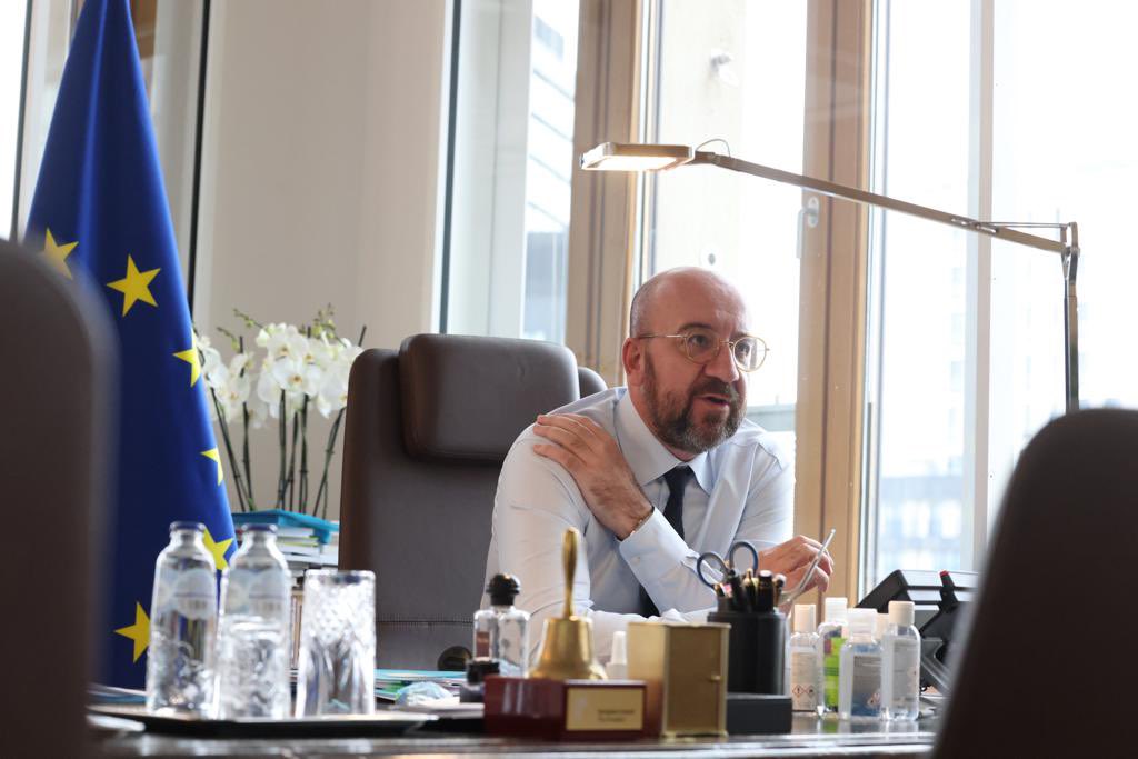 Charlesas Michelis: Telefono pokalbyje su @ZelenskyyUa dar kartą patvirtinau tvirtą ES paramą Ukrainai. Esame įsipareigoję teikti reikiamą karinę paramą. Taip pat aptarėme pasirengimą kitam ES ir Ukrainos aukščiausiojo lygio susitikimui vasario mėn