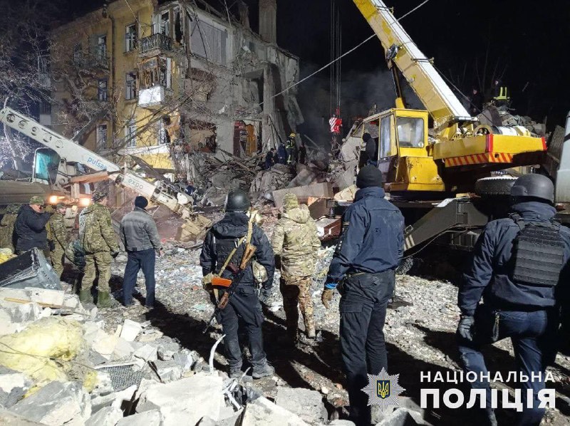3 کشته و 20 زخمی بر اثر حمله موشکی روسیه با موشک اسکندر-کی به بلوک آپارتمان های مسکونی در کراماتورسک