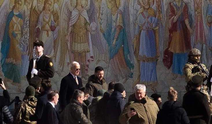 Prezident Biden sa v Kyjeve stretol s prezidentom Zelenským