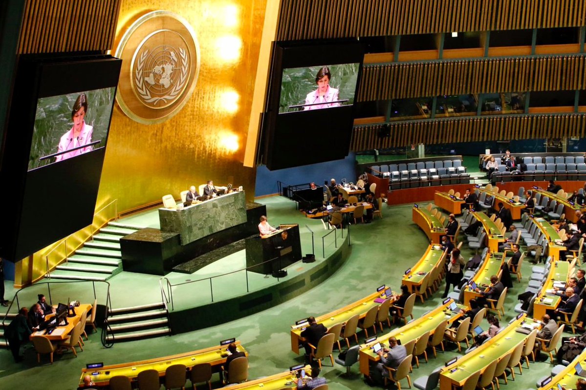 Το ψήφισμα για μια δίκαιη και διαρκή ειρήνη στην Ουκρανία που βασίζεται στις αρχές των Ηνωμένων Εθνών εγκρίνεται με πολύ μεγάλη πλειοψηφία από τη Γενική Συνέλευση του ΟΗΕ.