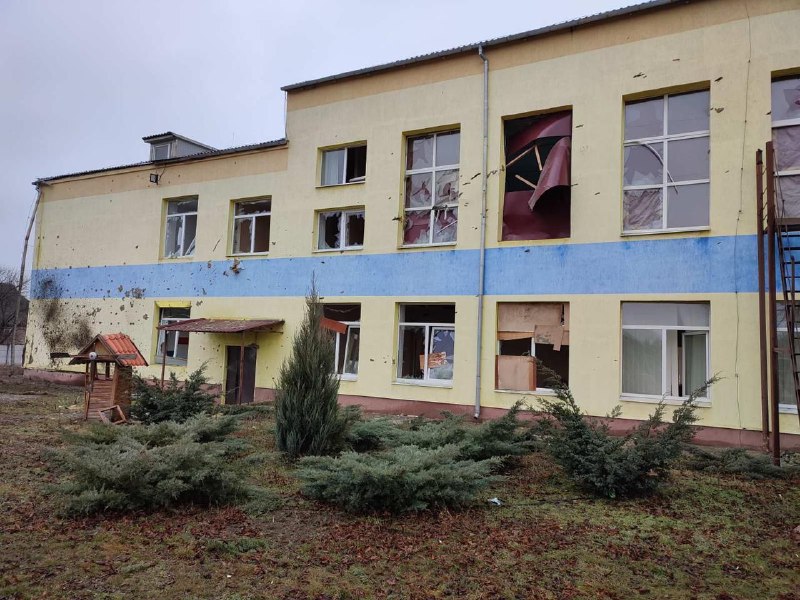El ejército ruso bombardeó una escuela en Ivanopillia cerca de Bakhmut