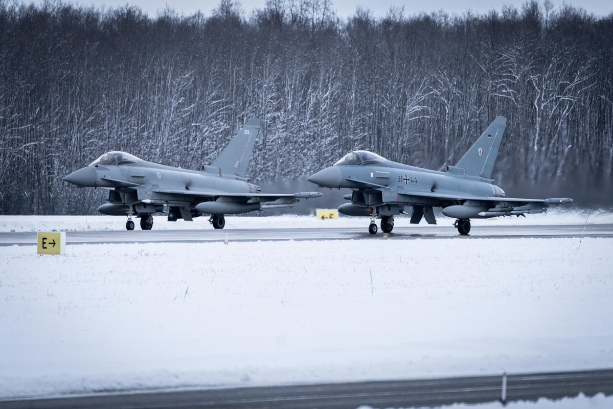 Gemeinsam mit der @RoyalAirForce sichern wird seit März den baltischen Luftraum. Erster gemeinsamer Alarmstart: Typhoon &  Deutsch Eurofighter identifizierten eine Russich Il-78 and begleiteten eine AN-148 im internationalen Luftraum