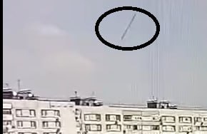 Gaisras, kai Rusijos raketa pataikė į gyvenamąjį namą Zaporožėje