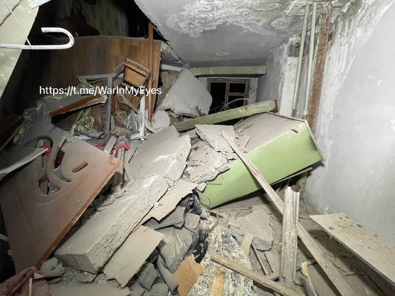 Destruição como resultado de um bombardeio no distrito de Kuybishevsky em Donetsk
