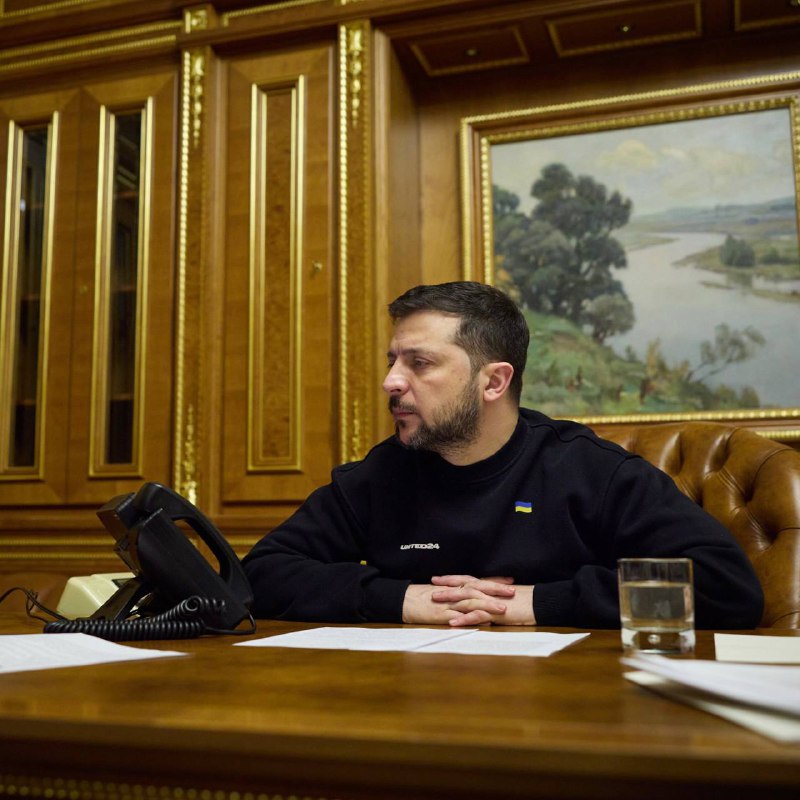 Президент Зеленский провел телефонный разговор с президентом Макроном