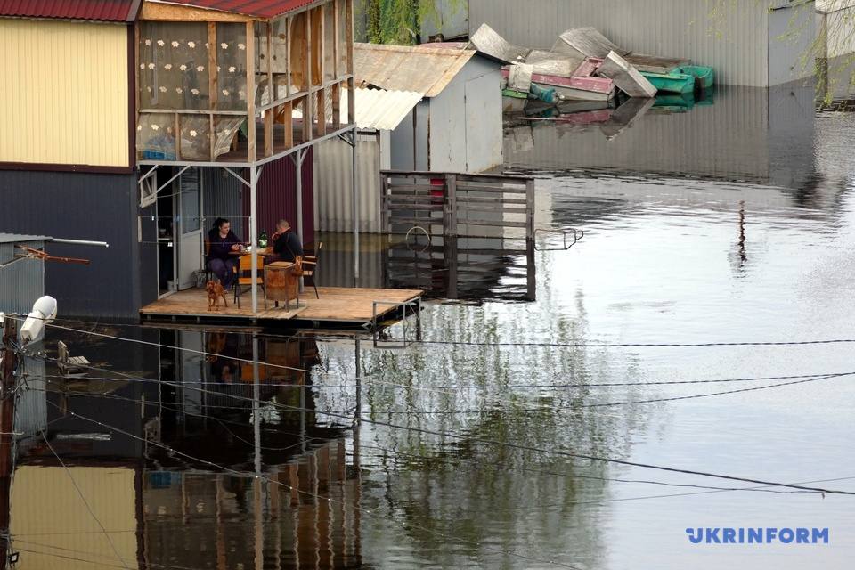 Potvynis keliose vietose prie Dniepro upės, keliuose regionuose paskelbta raudona ekstremali situacija