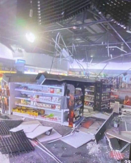 Supermarkt beschadigd als gevolg van raketaanval in Mykolaiv