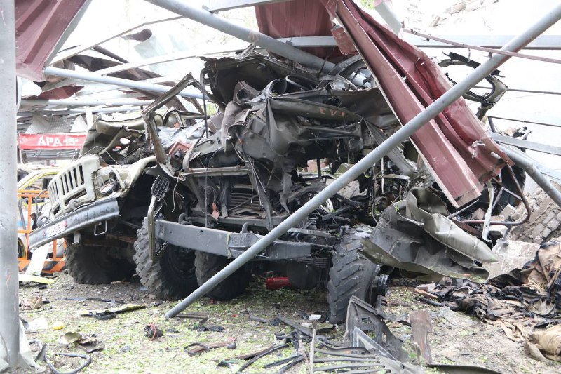 В результате ночного обстрела Днепра российскими войсками уничтожена база спасателей МЧС, 3 здания и более 20 спасательных машин