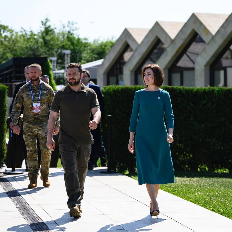 Prezident Zelenskyj sa stretol s prezidentkou Maiou Sandu počas návštevy Moldavska