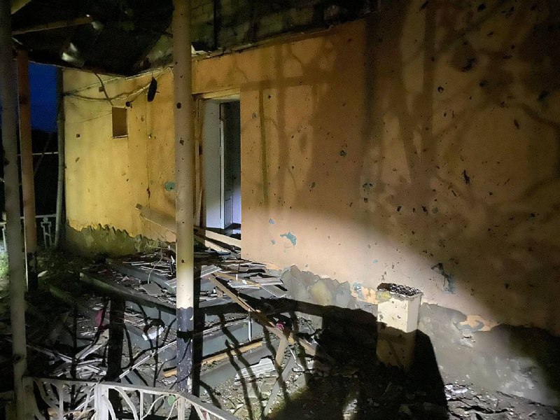 1 persona ferida com a conseqüència dels bombardejos d'artilleria al districte de Nikopol durant la nit