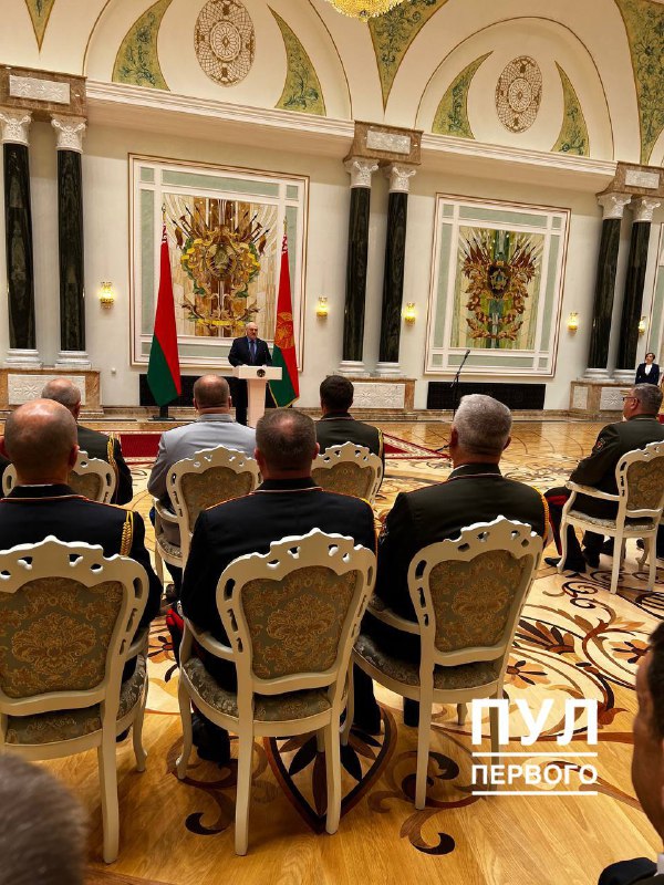 Lukasjenka talar till pressen nu