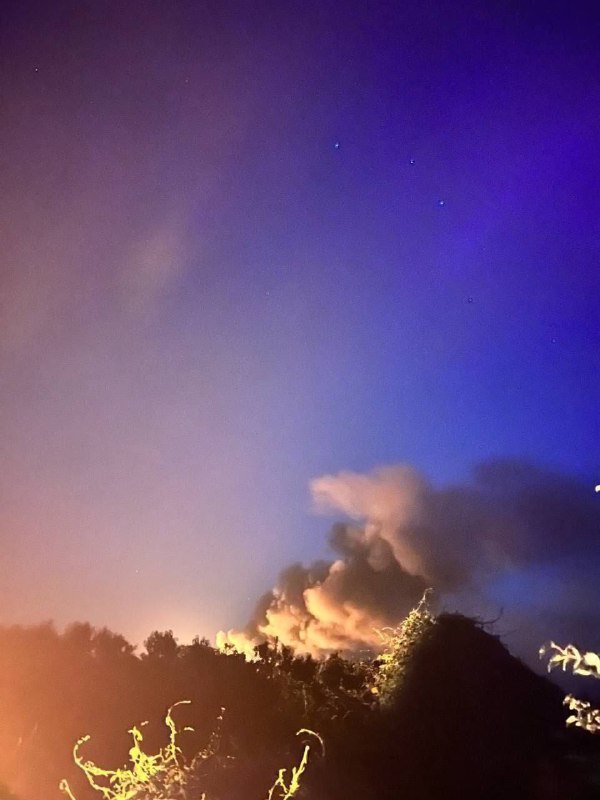 انفجارات في مستودع ذخيرة في دنيبرياني ، منطقة خيرسون خلال الليل