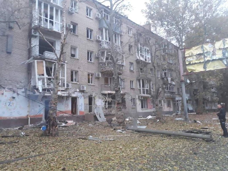 Questa mattina l'artiglieria russa ha bombardato edifici residenziali a Kherson