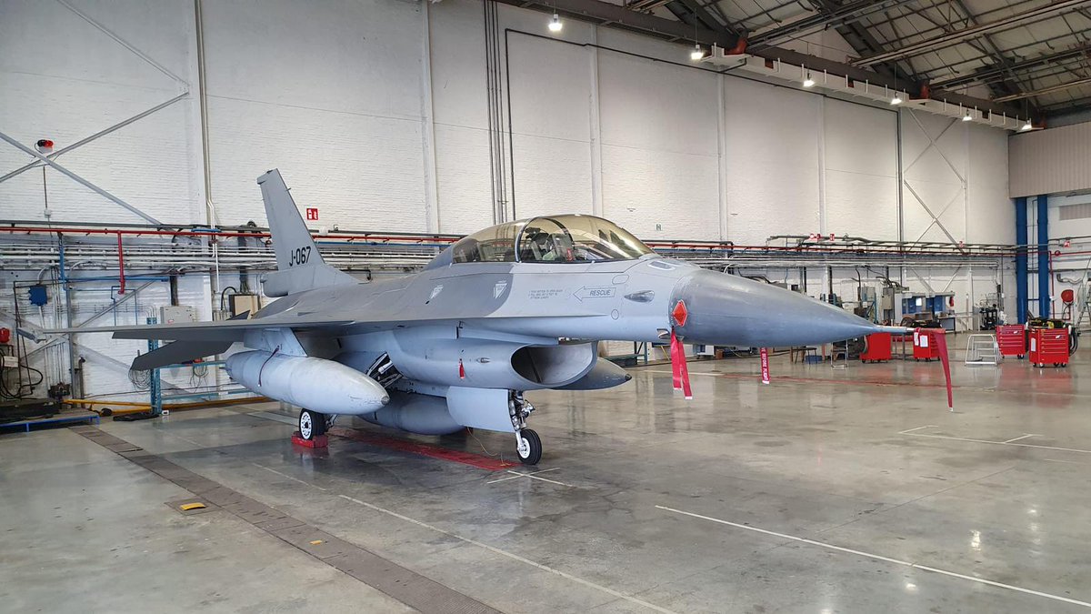 今天，五架荷兰 F-16 飞往罗马尼亚费特什蒂空军基地。培训北约国家和乌克兰飞行员的F16培训中心即将开业
