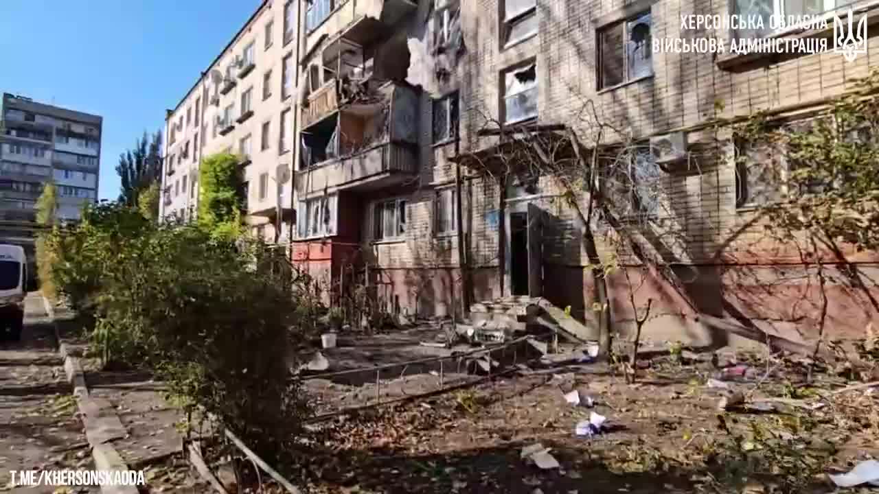 Russische artillerie beschoot het district Korabelny in Kherson, waarbij één persoon om het leven kwam en nog eens drie gewond raakten
