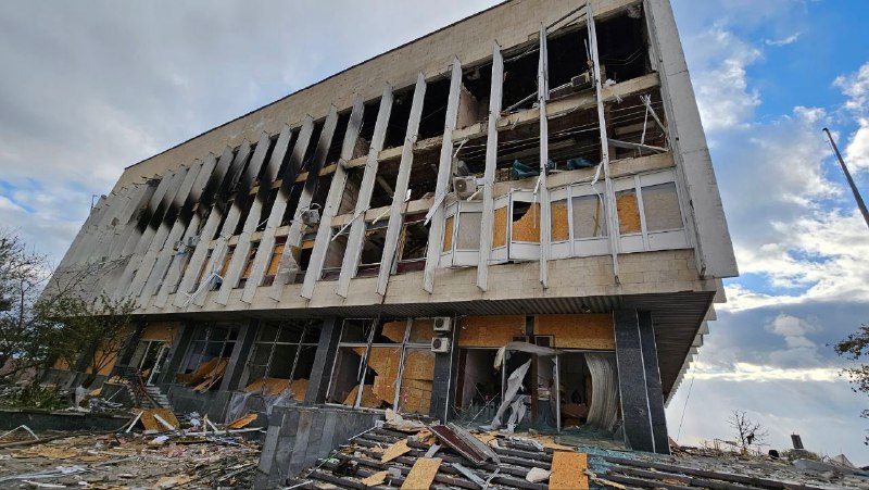 რუსულმა არტილერიამ გაანადგურა ხერსონის რეგიონალური ბიბლიოთეკა