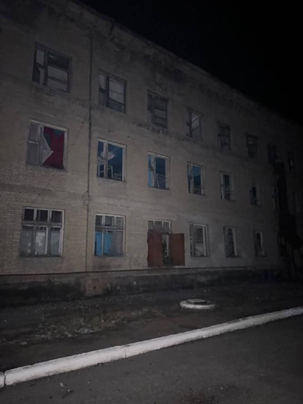 Schade in Novohrodivka in de regio Donetsk na nachtelijke beschietingen