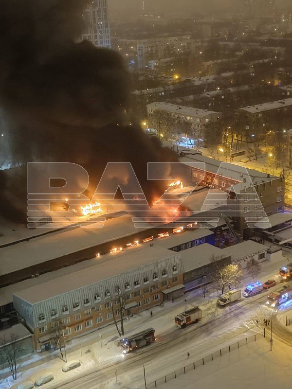 Didelis gaisras „Specialiųjų transporto priemonių gamykloje Maskvoje