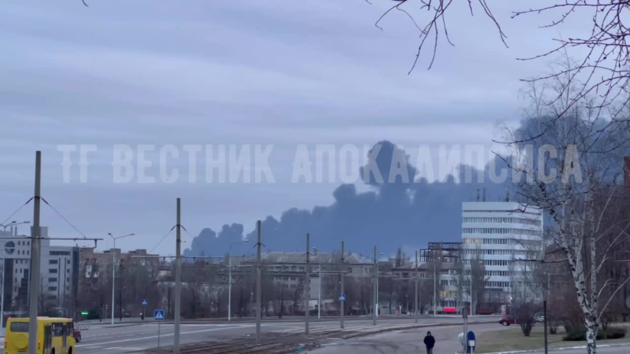 حمله موشکی به انبار سوخت در منطقه بودنوفسکی دونتسک گزارش شد