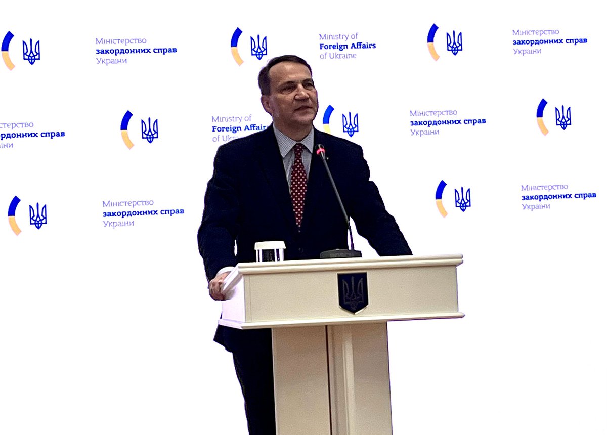 Ministrul Afacerilor Externe @sikorskiradek la Kyiv ca invitat de onoare la sărbătorirea Zilei Serviciului Diplomatic al Ucrainei