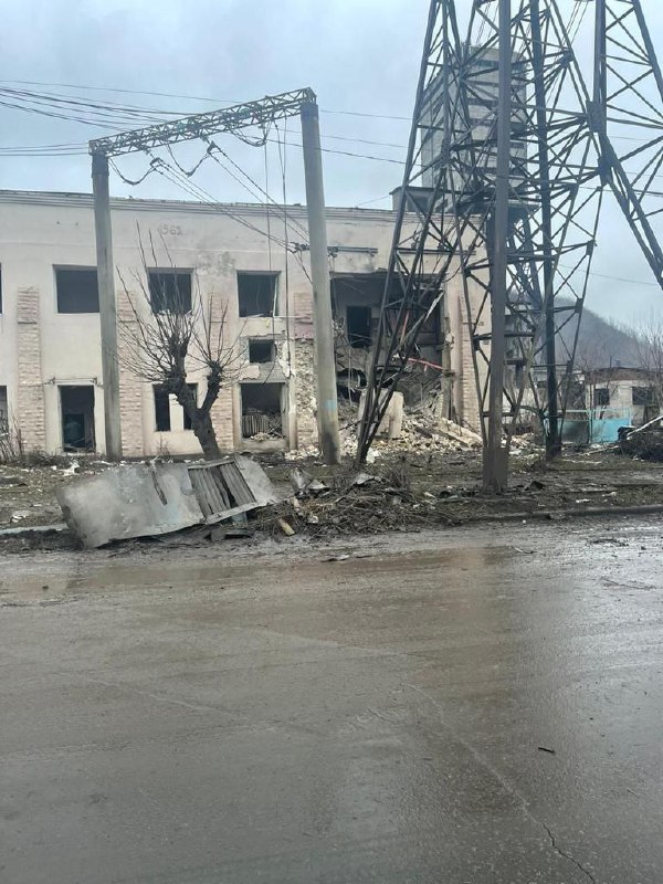 Danni a Myrnohrad a seguito dei bombardamenti russi