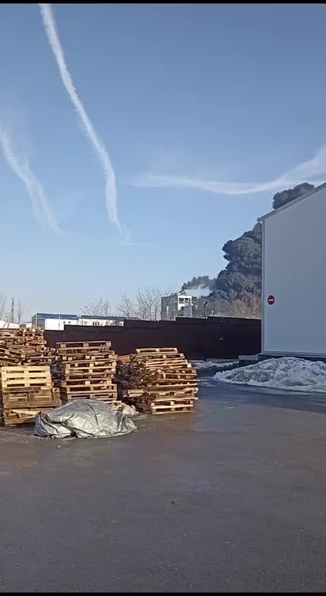 Пожар у хемијској фабрици у Шахти у Ростовској области након пријављене експлозије