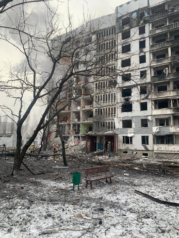 Charkove per raketos smūgį į gyvenamąjį namą žuvo 2 žmonės, sužeisti 28