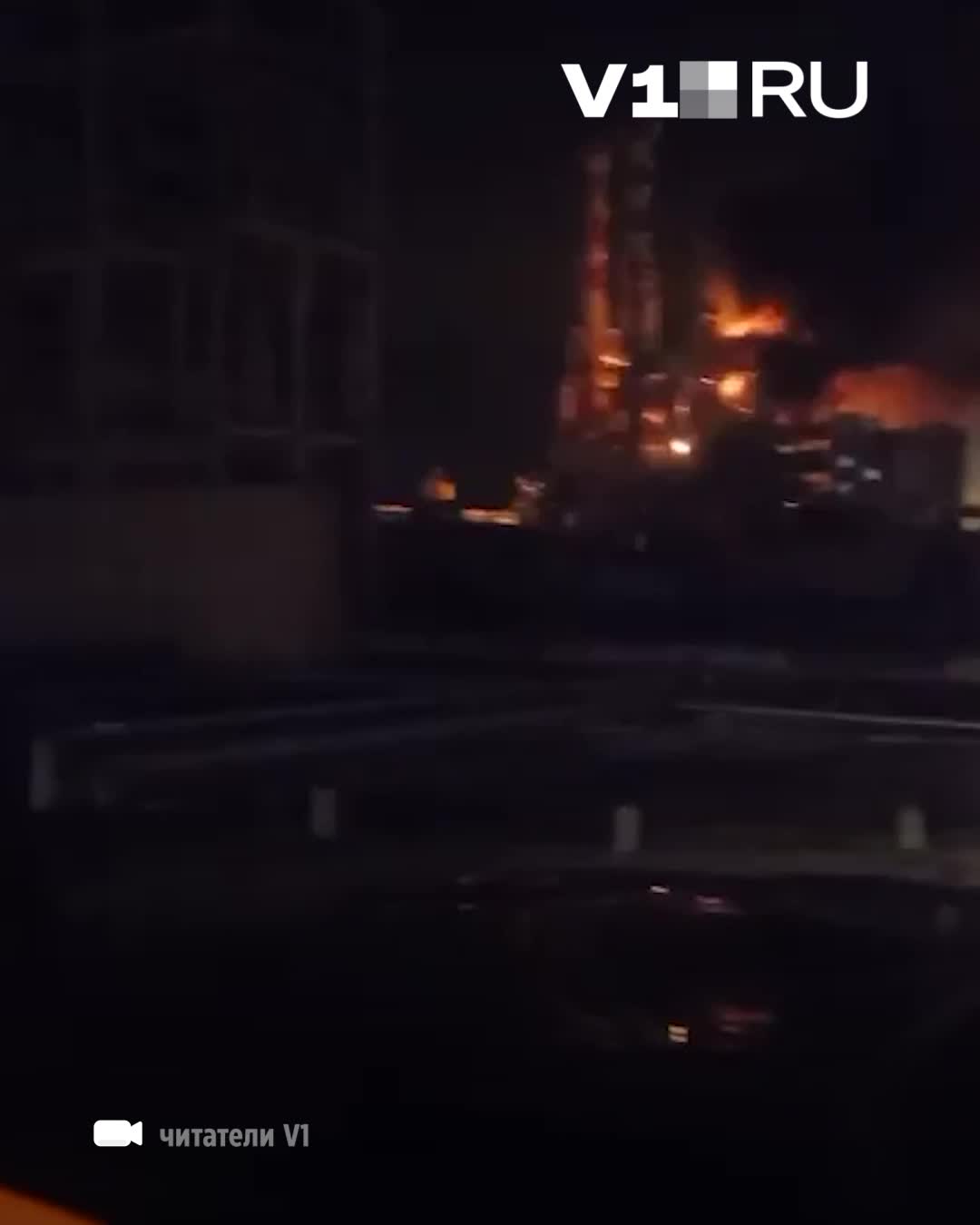 Pranešama, kad vienas pagrindinių Volgogrado naftos perdirbimo gamyklos „ELOU-AVT-5 blokų degė dėl bepiločio lėktuvo smūgio.