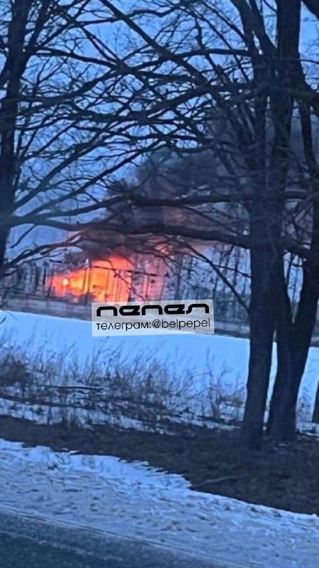 ایستگاه فرعی در روستای ولوکونوفکا در منطقه بلگورود در اثر حمله پهپاد آتش گرفت