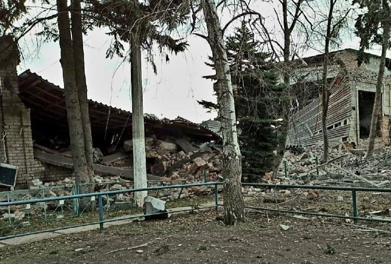 O estacionamento do transporte de manutenção da cidade foi destruído e o equipamento foi danificado como resultado do ataque russo durante a noite em Novomoskovsk