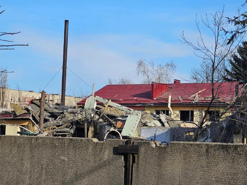 रूसी हमलों के परिणामस्वरूप नोवोहरोडिव्का में विनाश