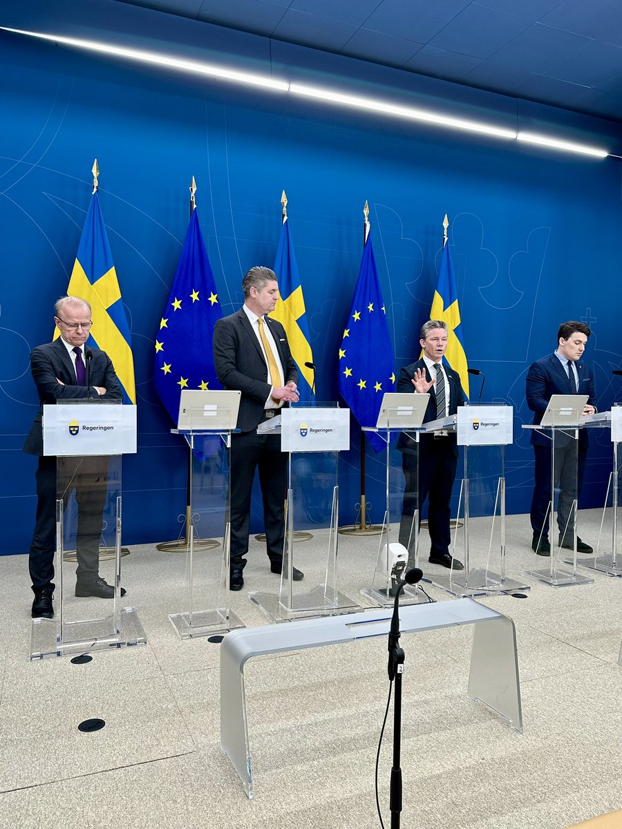 Švédsko dnes oznámilo zatiaľ najväčší balík podpory Ukrajine. Balík 15 bude mať hodnotu 7,1 miliardy SEK (~ 683 miliónov USD), čím sa celková hodnota vojenskej pomoci Ukrajine zvýši na 30 miliárd SEK. (~ 2,9 miliardy dolárov)
