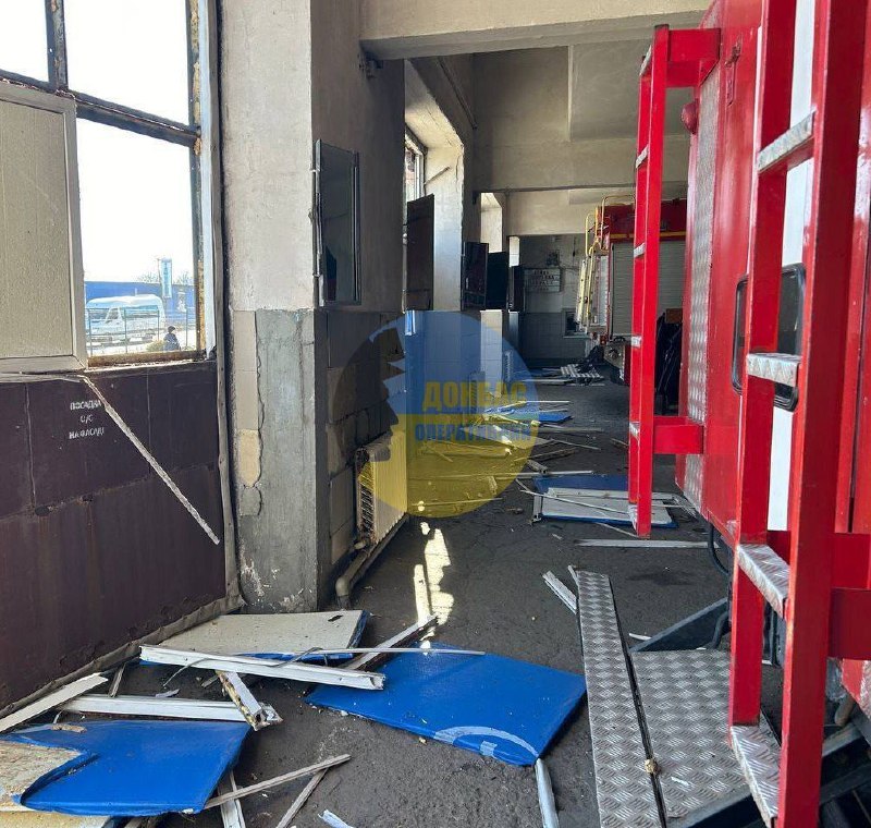 Ватрогасна станица је оштећена као последица руског гранатирања у Курахову