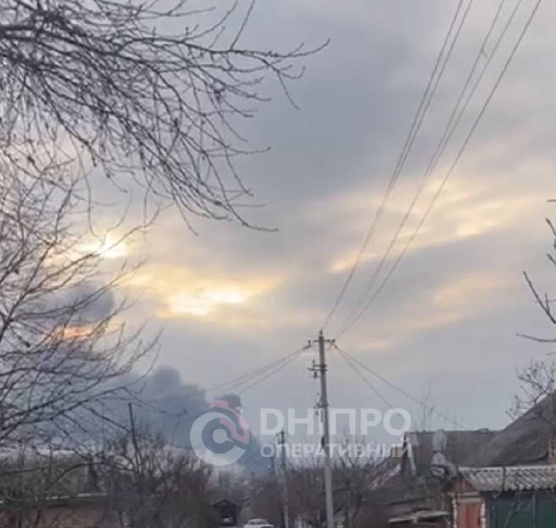 Grande incêndio em Nikopol após bombardeio russo