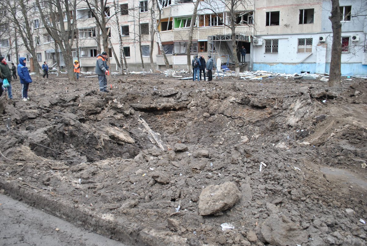 Huvudvattenledningen skadad som ett resultat av rysk missilangrepp i Chuhuiv över natten