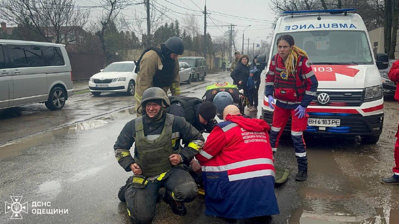 20 personer skadades, inklusive 5 räddare till följd av ryska missilangrepp i Odesa
