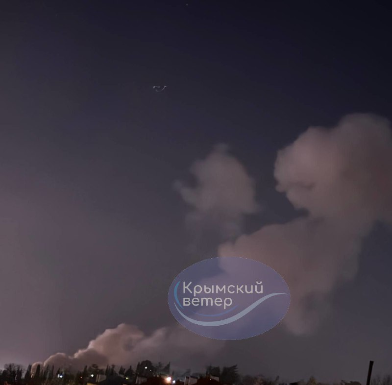 Es van informar d'explosions a la Crimea ocupada, informes de detonacions secundàries a Sebastopol