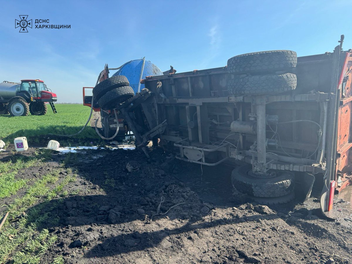 Kamion je naletio na minu u blizini sela Ivanivka u Harkovskoj oblasti, vozač je na sigurnom. I 1 osoba ranjena kao posljedica eksplozije protupješačke mine PFM-1 u blizini sela Borschova