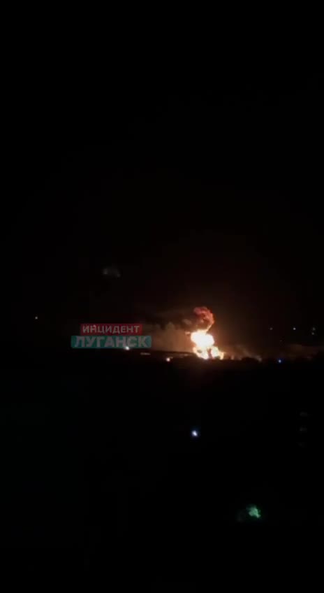 Експлозије и велики пожар пријављени у Луганску