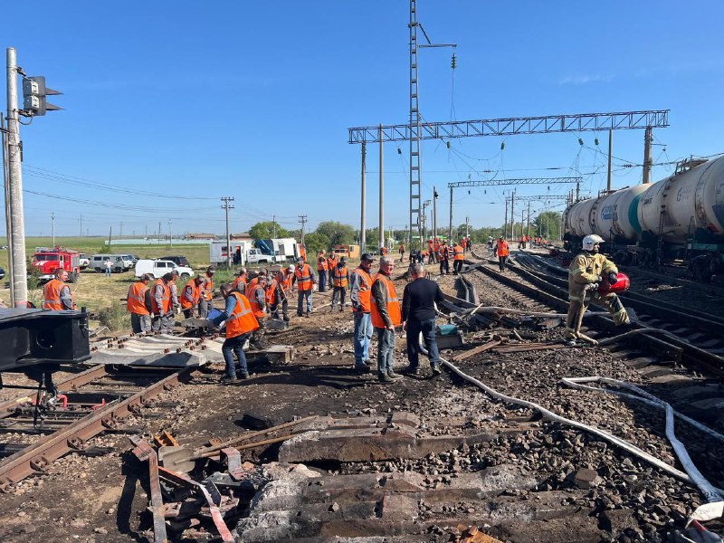Diversos vagons cisterna d'un tren de mercaderies van descarrilar a l'estació de Kuberle a la regió de Rostov. El foc del lloc de l'emergència ja ha quedat extingit