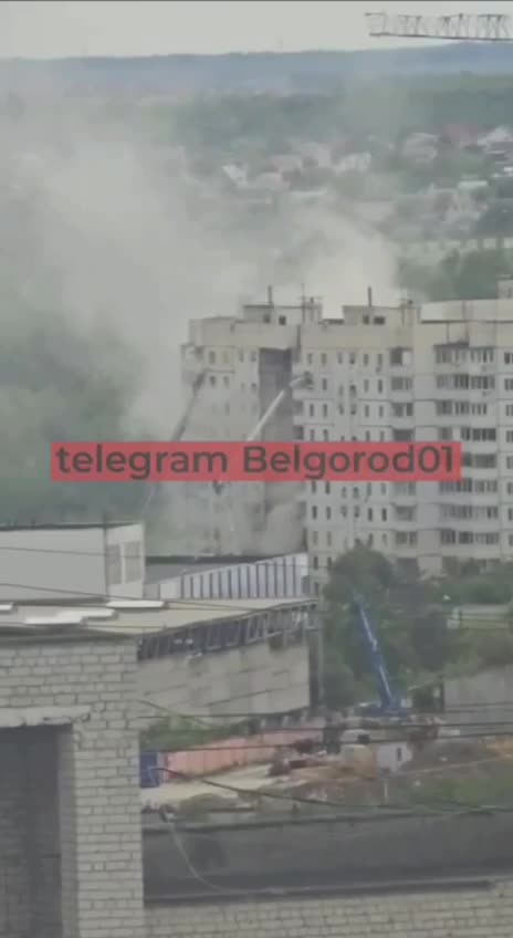 Bojātajai ēkai Belgorodā iebrucis jumts