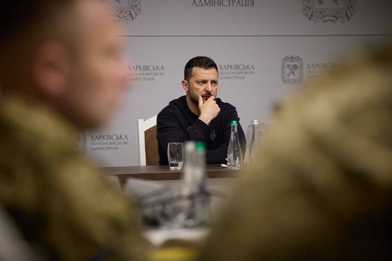 Президент Зеленский провёл совещание военного командования в Харькове
