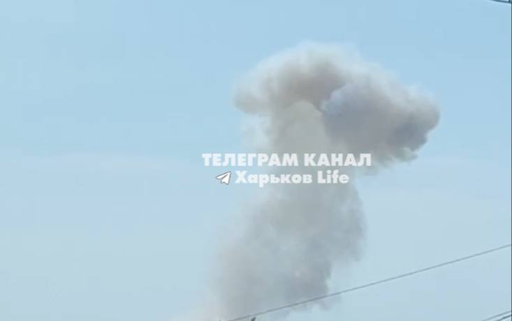 دخان يتصاعد بعد عدة ضربات صاروخية في خاركيف
