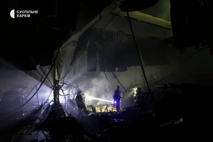 Број погинулих у руском ваздушном нападу на тржни центар Епицентар у Харкову порастао је на 12 мртвих, 43 особе повређене