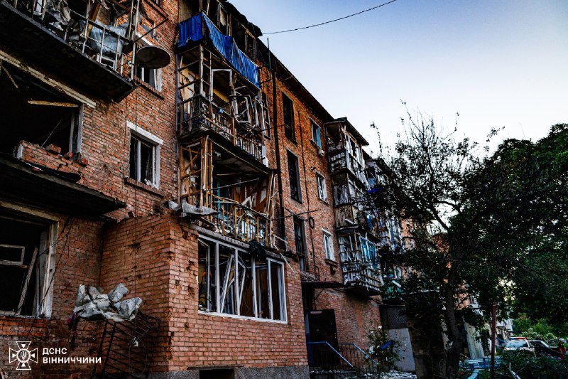 3 personen gewond en wijdverbreide schade in Zhmerinka, regio Vinnytsia door puin van de drone