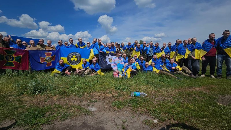 75 Ουκρανοί αιχμάλωτοι πολέμου απελευθερώθηκαν από τη ρωσική αιχμαλωσία
