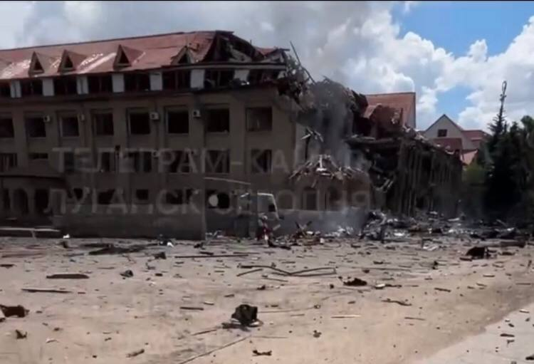 حمله موشکی در لوهانسک ساختمان مورد استفاده به عنوان پایگاه نظامی را هدف قرار داد