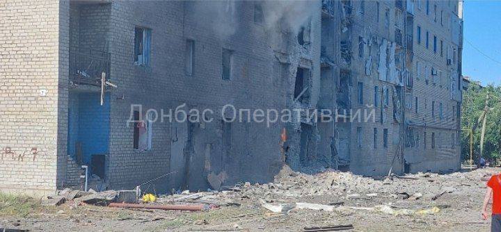 Daune în Selydove ca urmare a bombardării