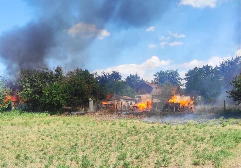 Rusiya artilleriyasının Xerson rayonunun Novooleksandrivka kəndini atəşə tutması nəticəsində 1 nəfər ölüb, 1 nəfər yaralanıb.