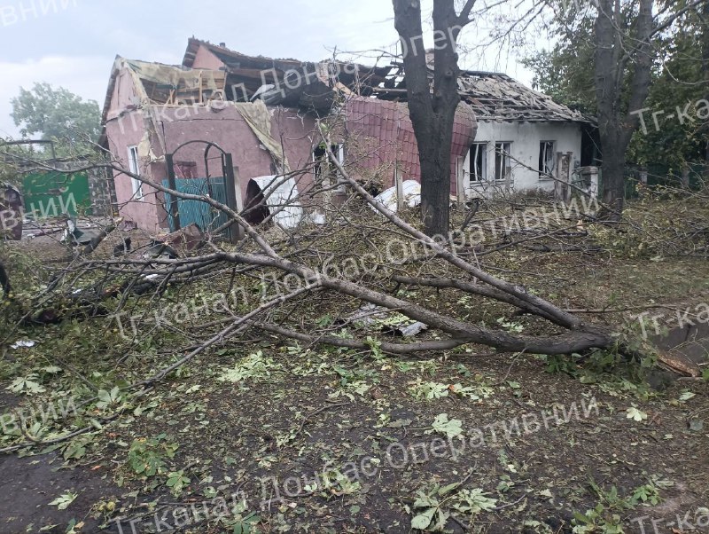 Distruzione a Novohrodivka a seguito del bombardamento russo durante la notte